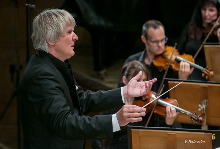 Maestro Friedrich Pfeiffer dirigiert Verdis Requiem in der Bulgaria Hall