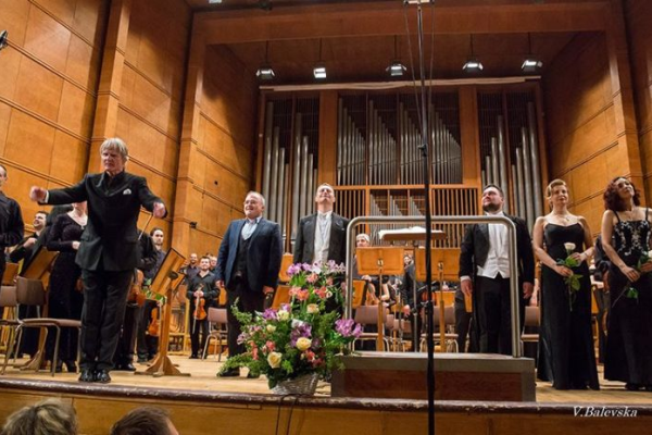 Philharmonic Orchestra Applaus für Sofia - ein Chor und Orchester, Verdis Requiem, 25. April