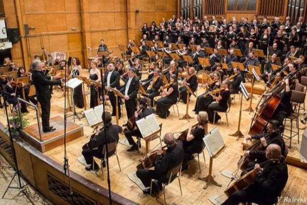 Sofia Philharmonic Orchestra - Chor und Orchester unter Maestro Friedrich Pfeiffer